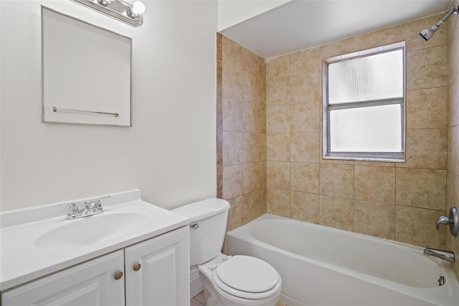 Image 6 of 18 For 5901 Crestmont Street