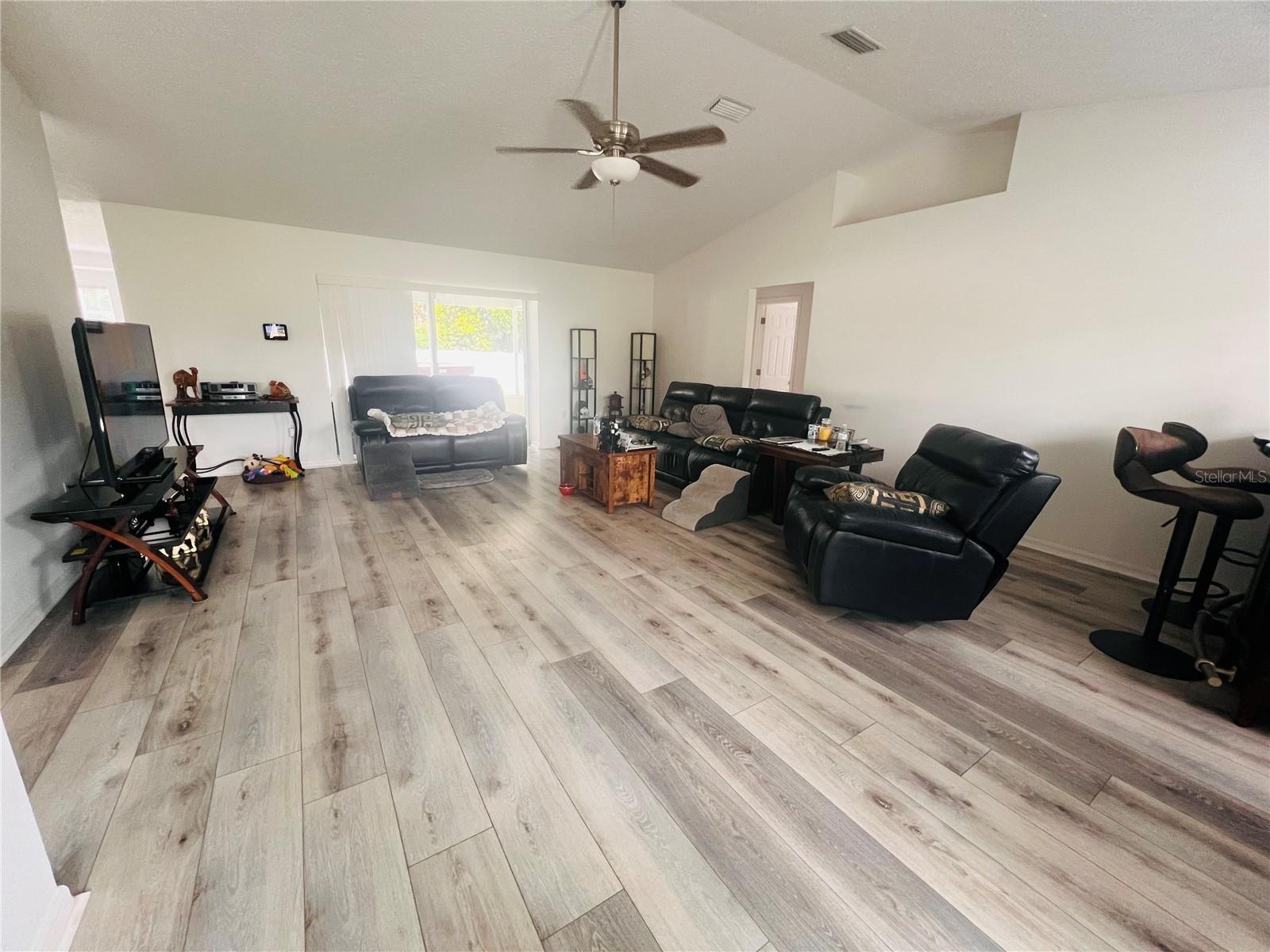 Image 10 of 26 For 10340 Ventura Drive