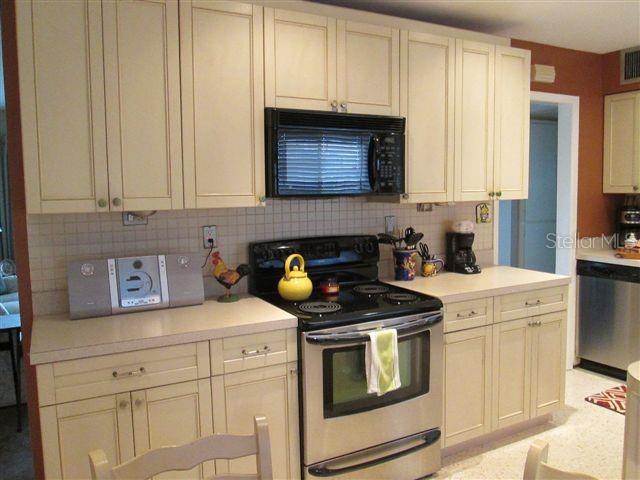 Image 6 of 19 For 802 Oakmont Avenue