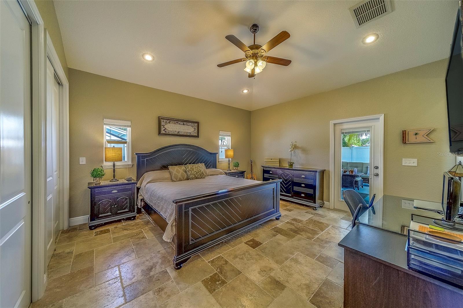 Listing photo id 20 for 13425 San Rafael Drive
