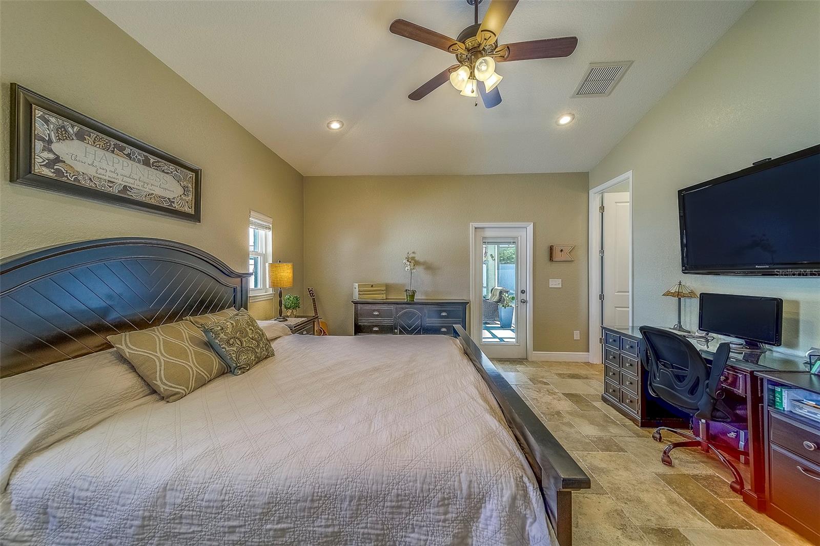 Listing photo id 22 for 13425 San Rafael Drive