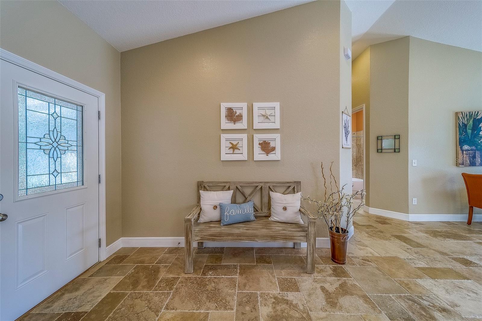 Listing photo id 3 for 13425 San Rafael Drive