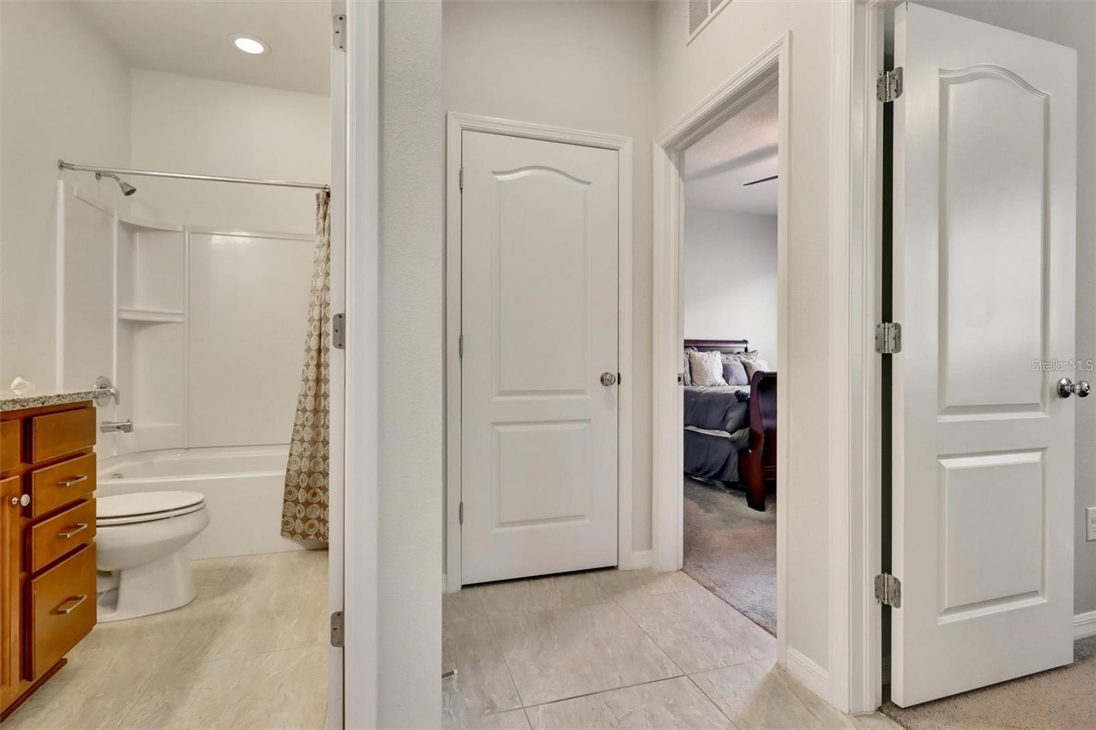 Listing photo id 13 for 16321 Treasure Point Drive