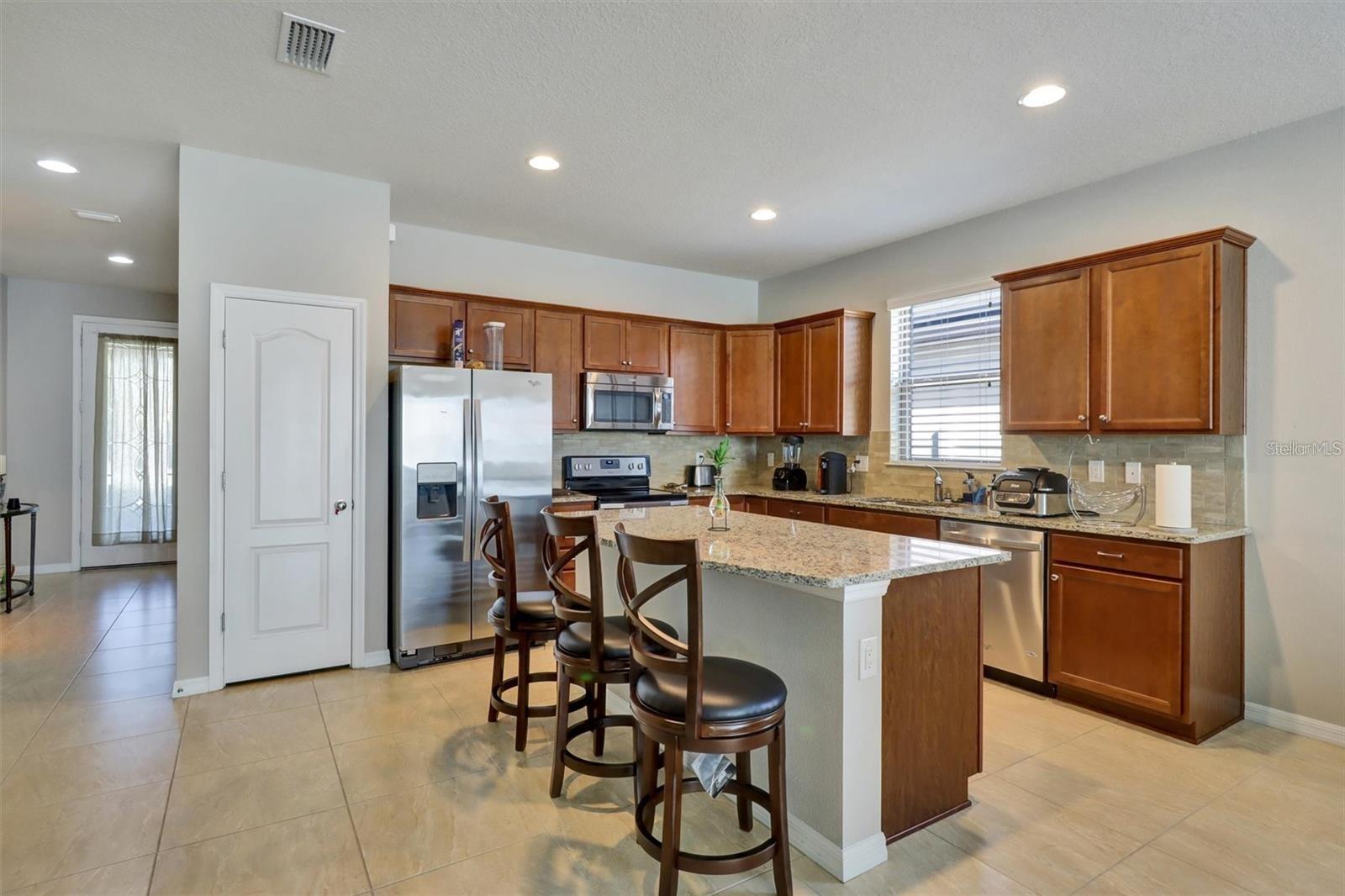 Listing photo id 3 for 16321 Treasure Point Drive