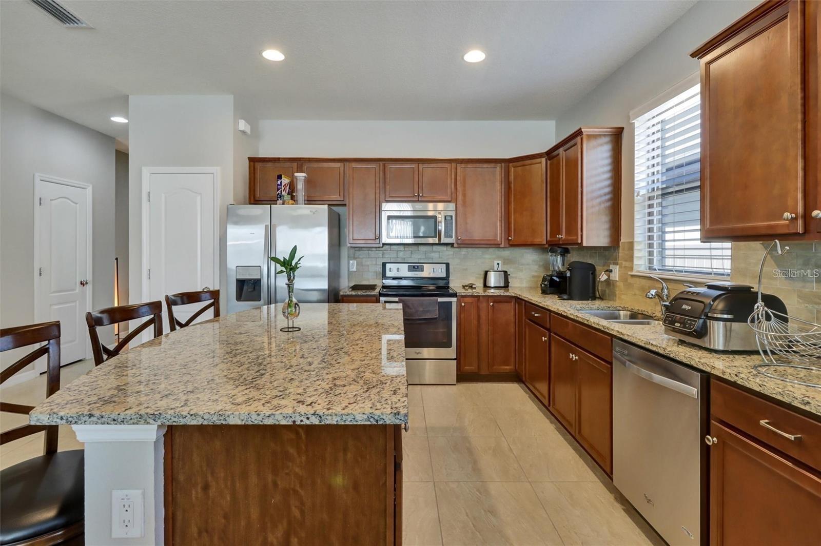 Listing photo id 4 for 16321 Treasure Point Drive