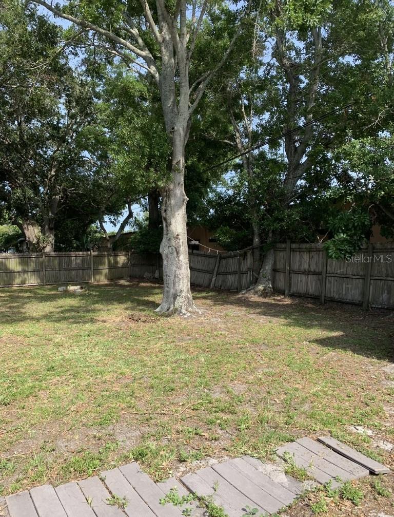 Listing photo id 0 for 2453 Raymont Drive