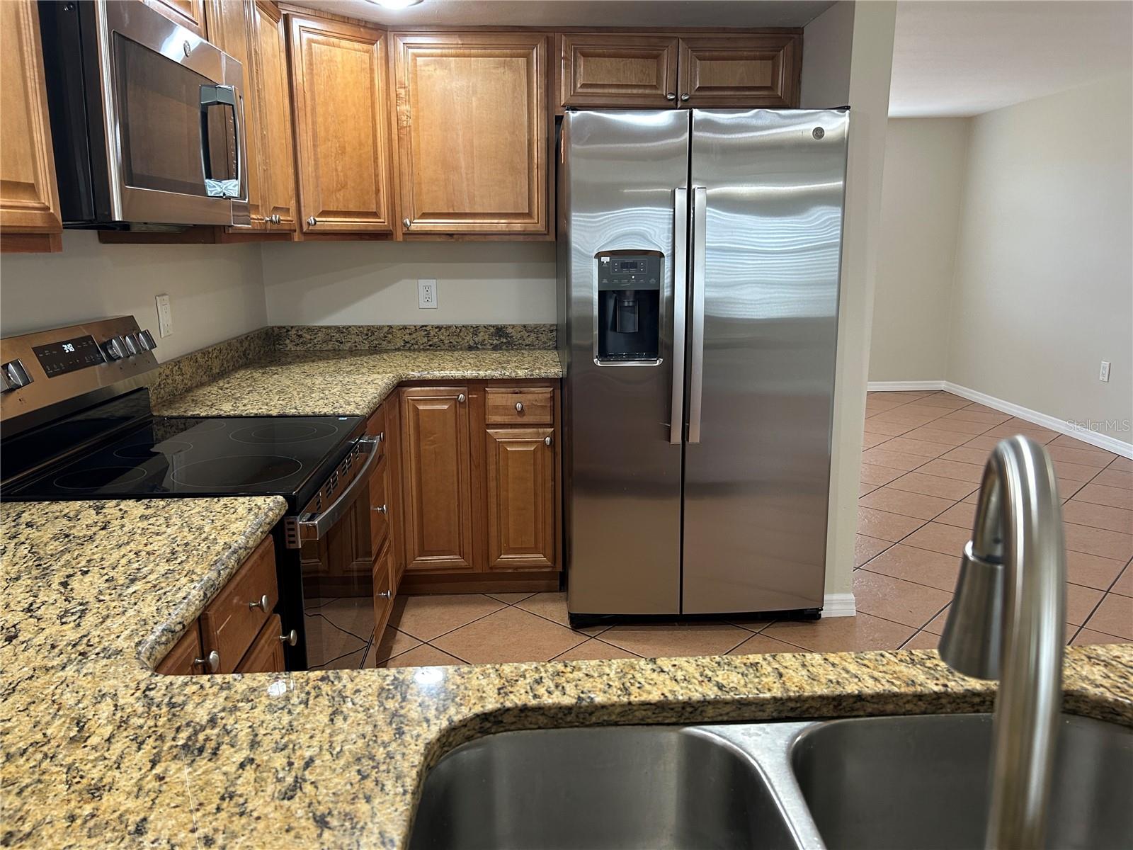 Listing photo id 9 for 3208 Brompton Drive