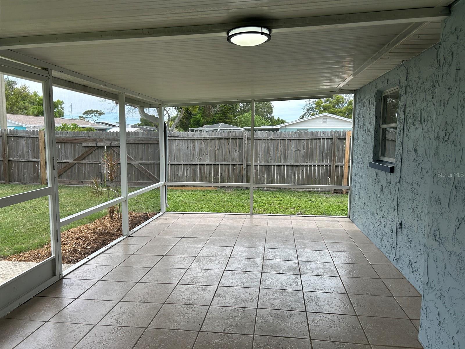 Listing photo id 15 for 3208 Brompton Drive