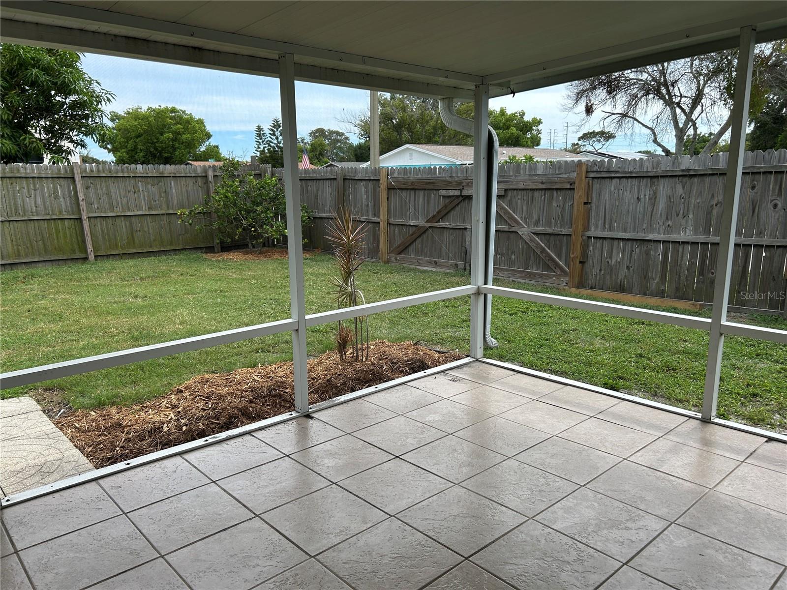 Listing photo id 16 for 3208 Brompton Drive