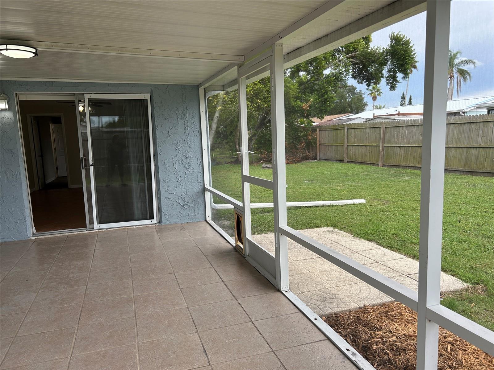 Listing photo id 17 for 3208 Brompton Drive