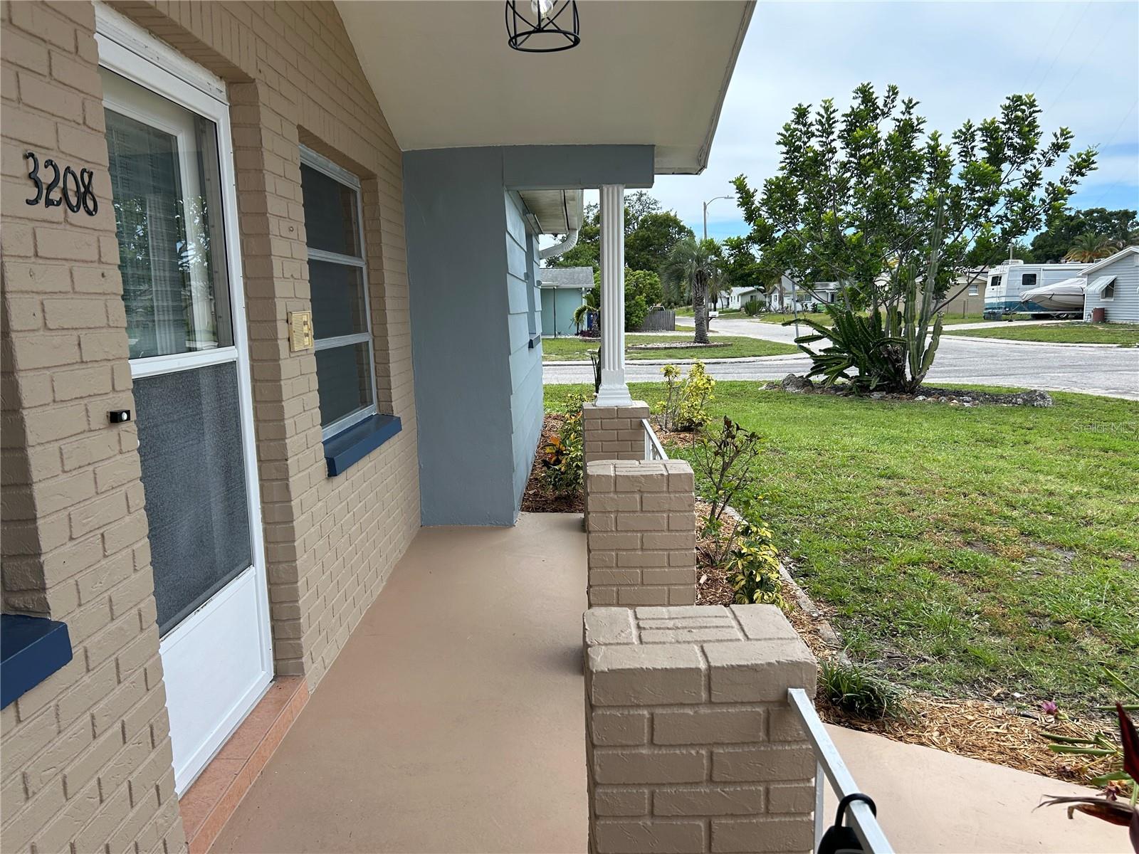 Listing photo id 22 for 3208 Brompton Drive