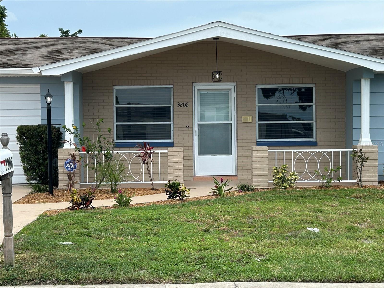 Listing photo id 23 for 3208 Brompton Drive