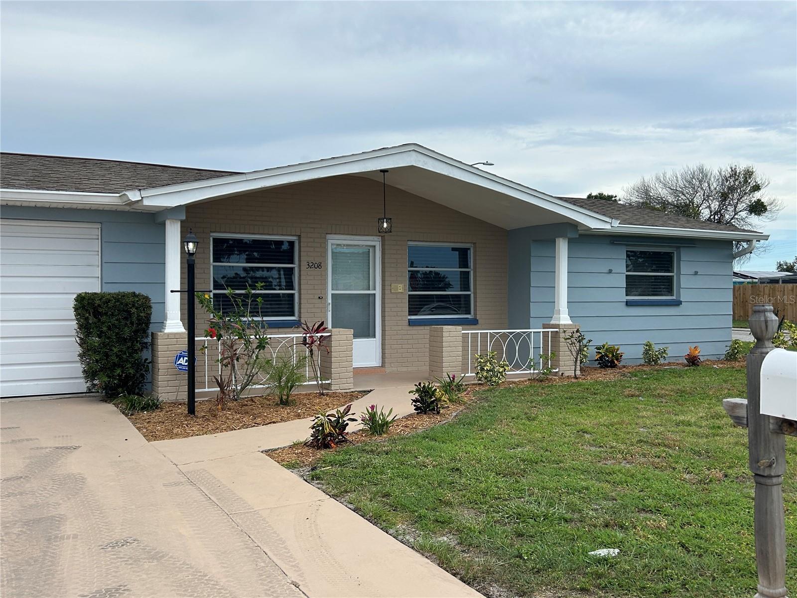 Listing photo id 24 for 3208 Brompton Drive