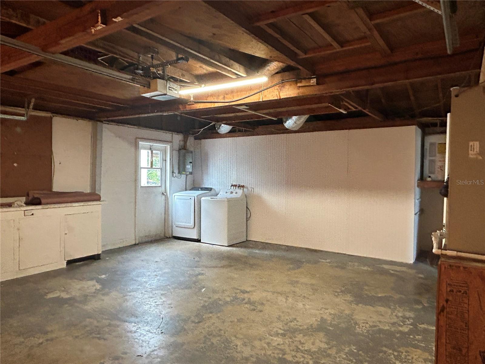 Listing photo id 25 for 3208 Brompton Drive