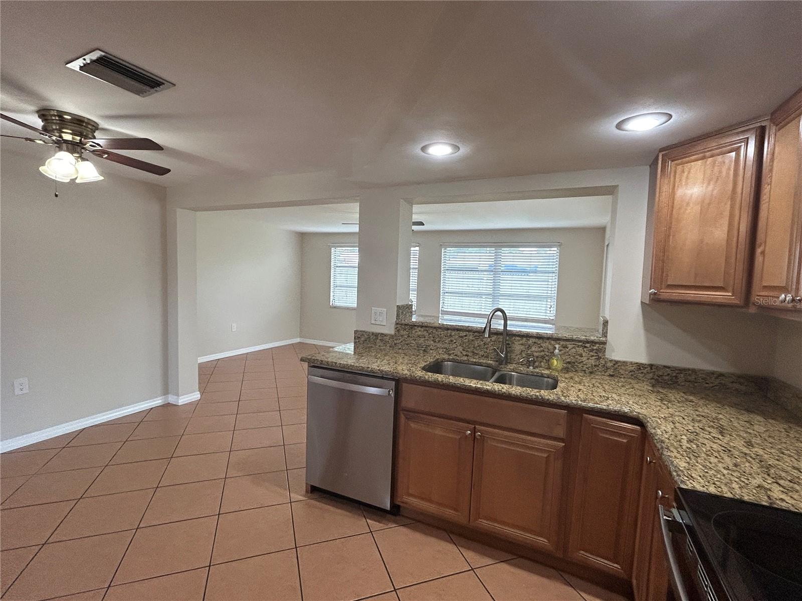 Listing photo id 1 for 3208 Brompton Drive