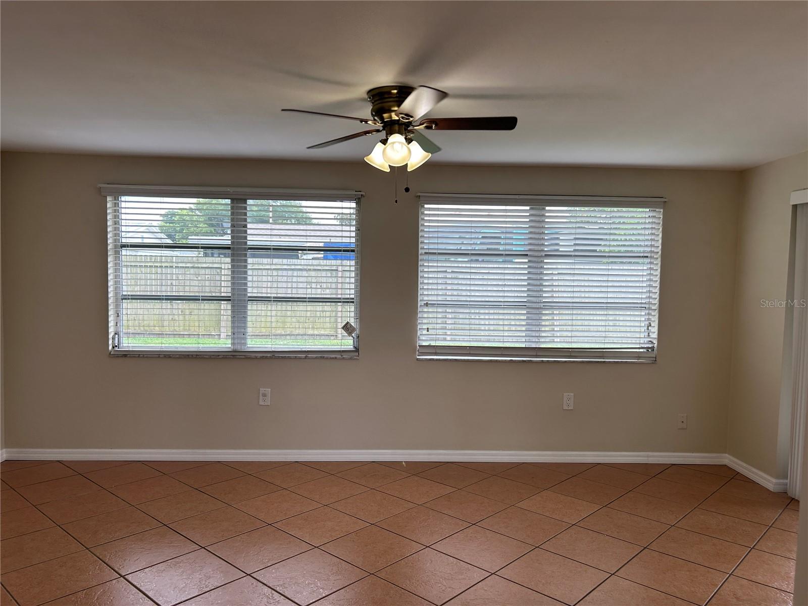 Listing photo id 5 for 3208 Brompton Drive
