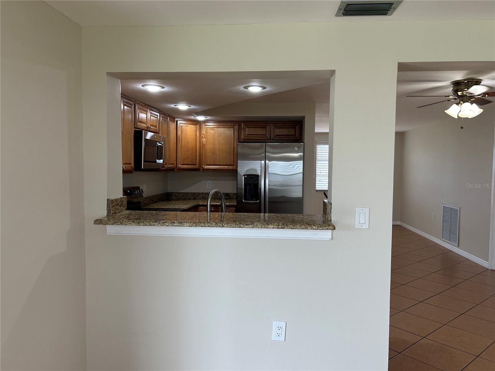 Listing photo id 7 for 3208 Brompton Drive