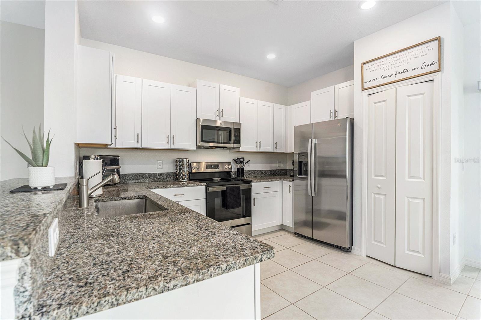 Image 11 of 33 For 5972 Shiner Street