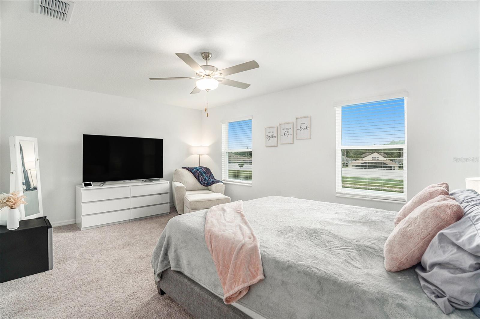 Image 18 of 33 For 5972 Shiner Street