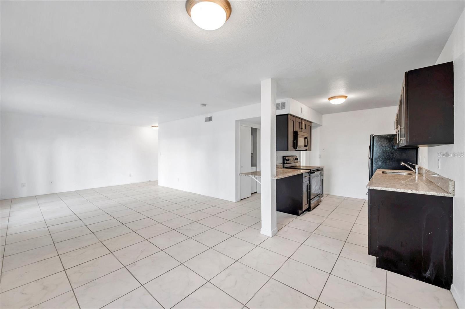 Image 5 of 19 For 107 Seahorse Drive Se A