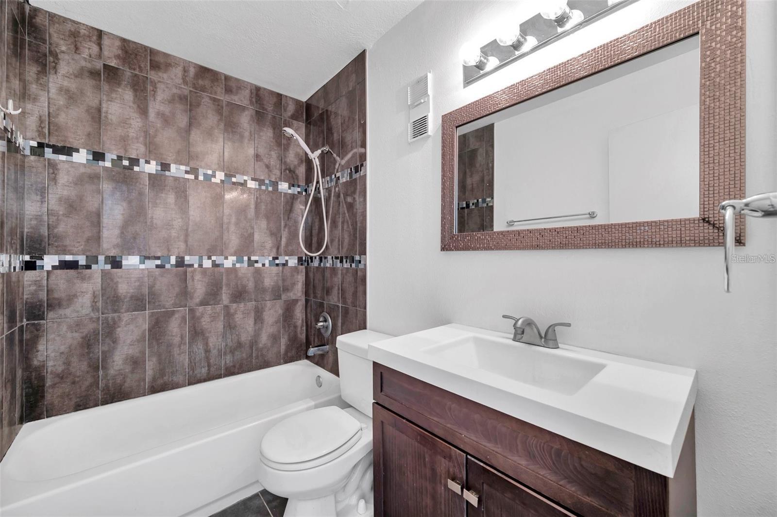 Image 9 of 19 For 107 Seahorse Drive Se A