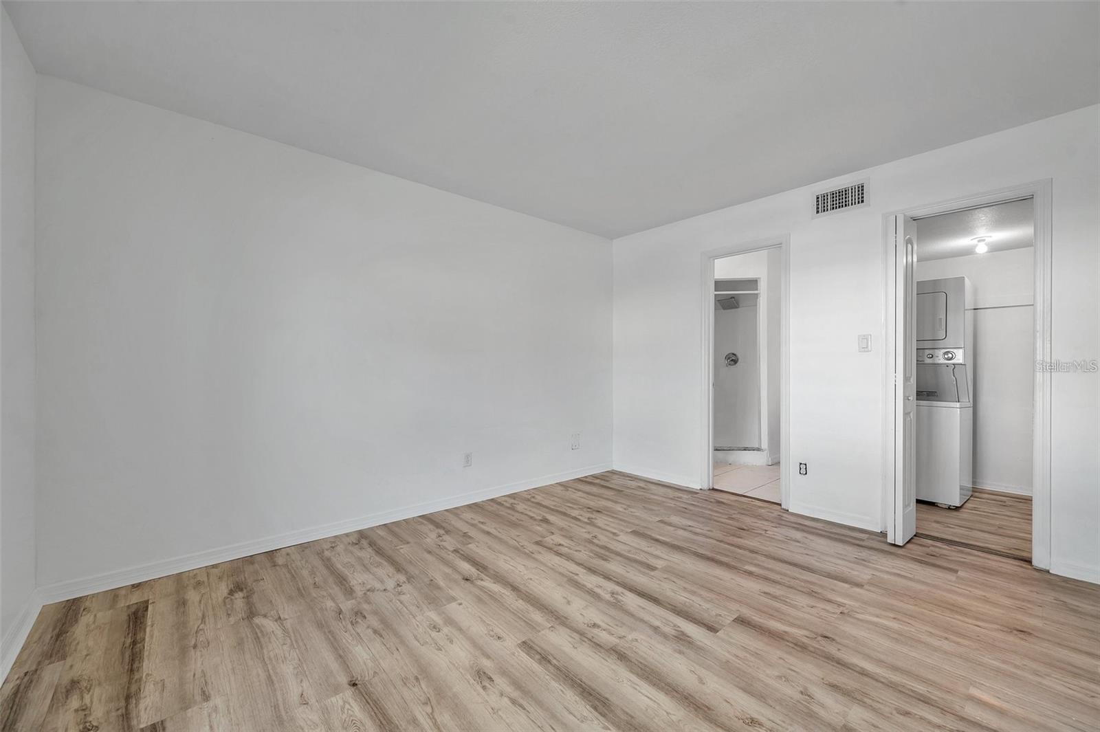 Image 12 of 25 For 108 Pompano Drive Se A