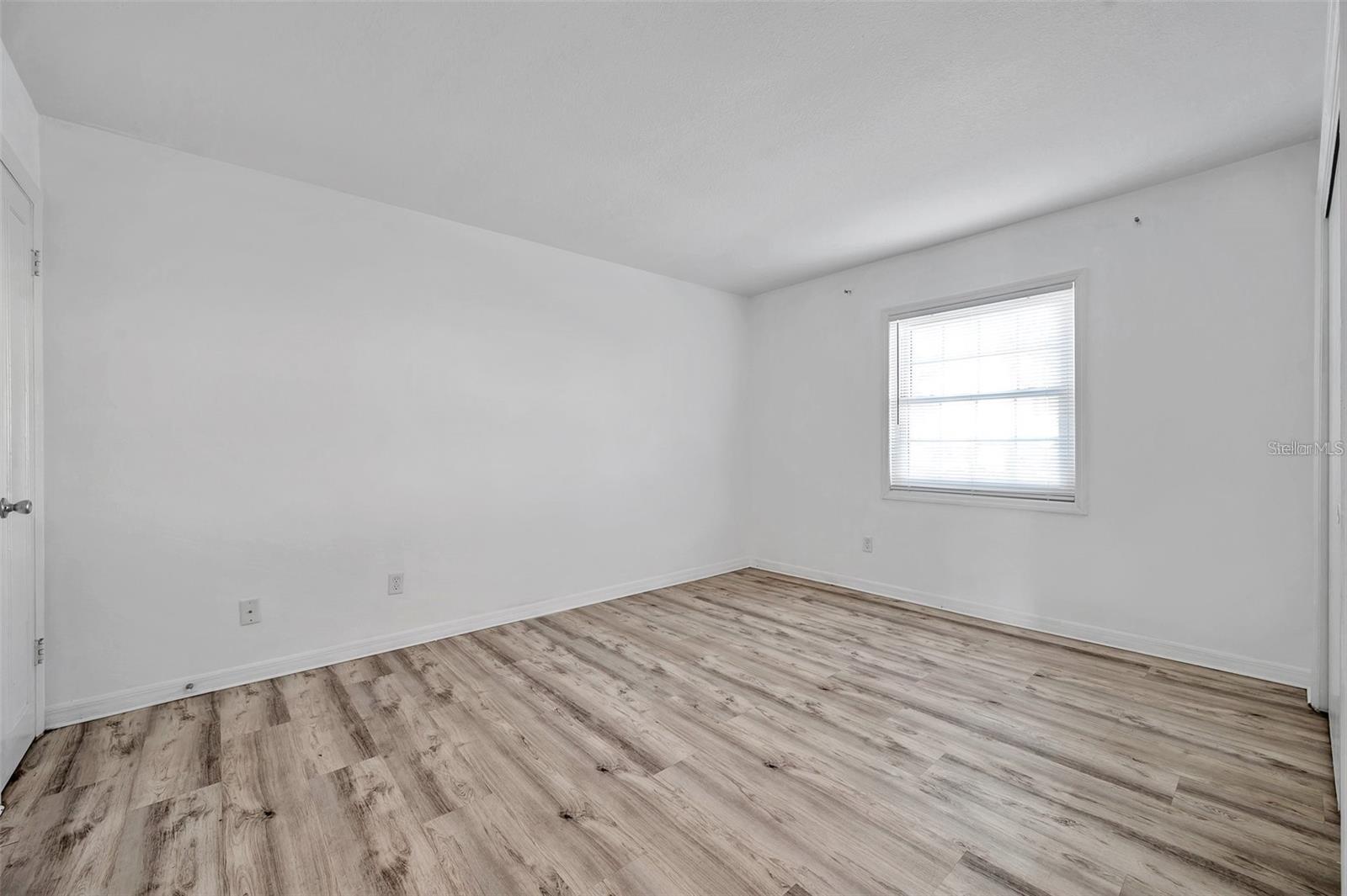 Image 13 of 25 For 108 Pompano Drive Se A