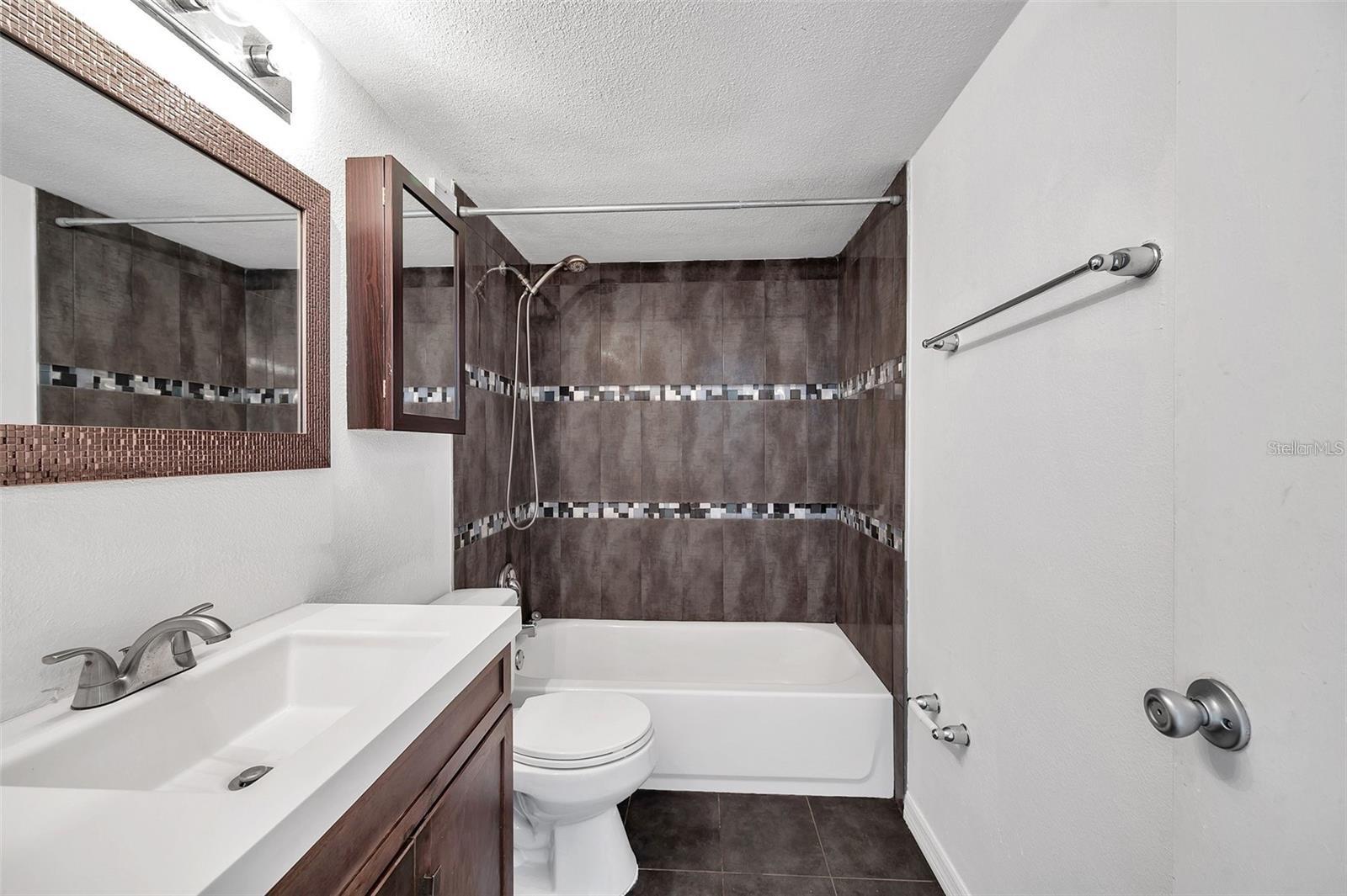 Image 16 of 25 For 108 Pompano Drive Se A