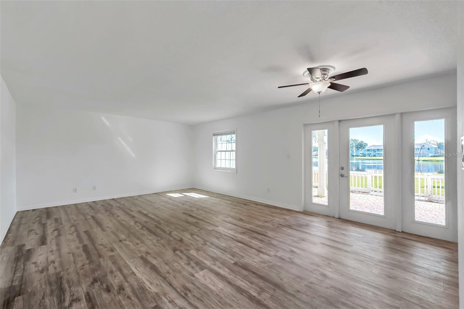 Image 5 of 25 For 108 Pompano Drive Se A