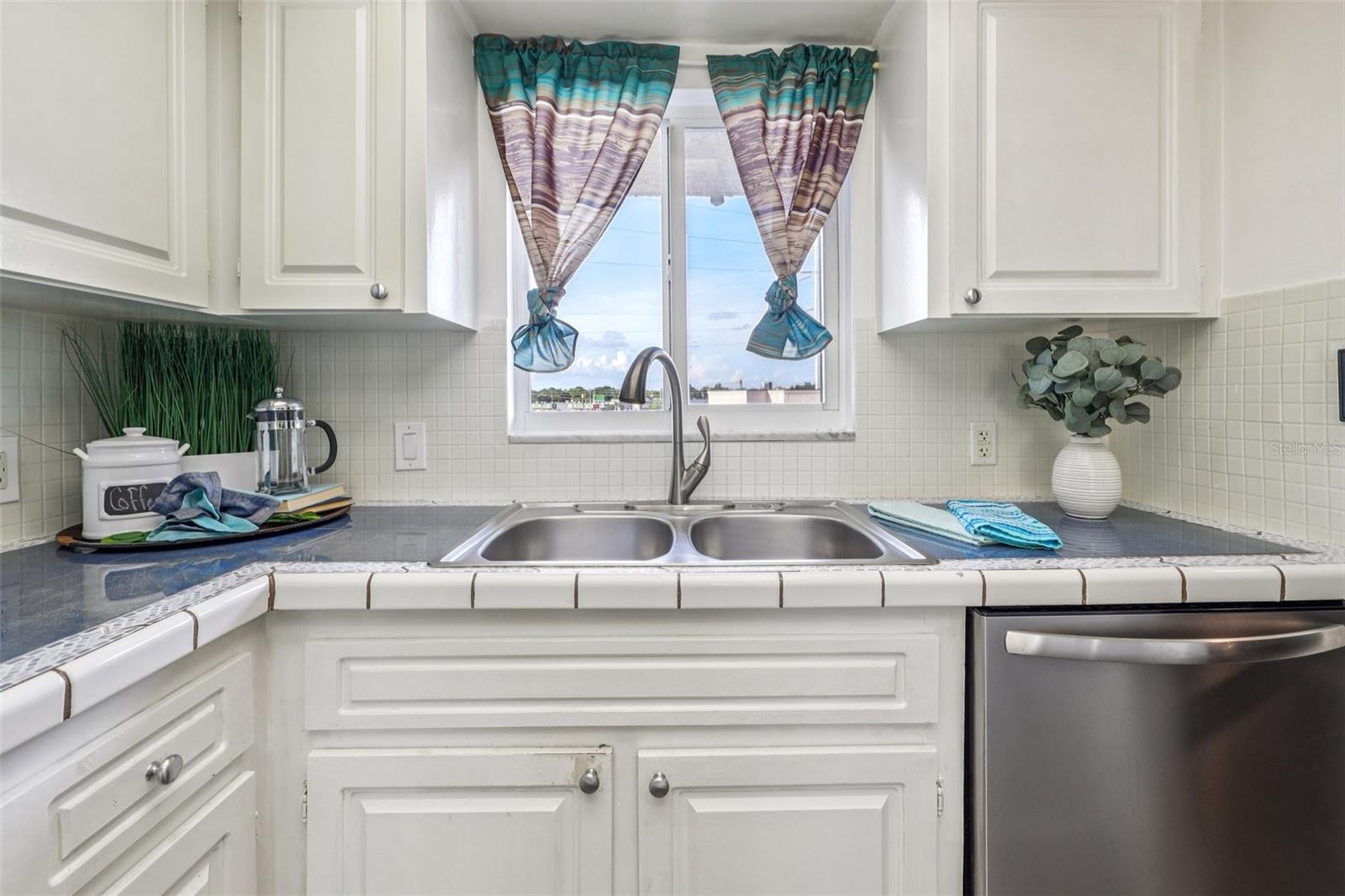 Image 20 of 68 For 8950 Park Boulevard 405