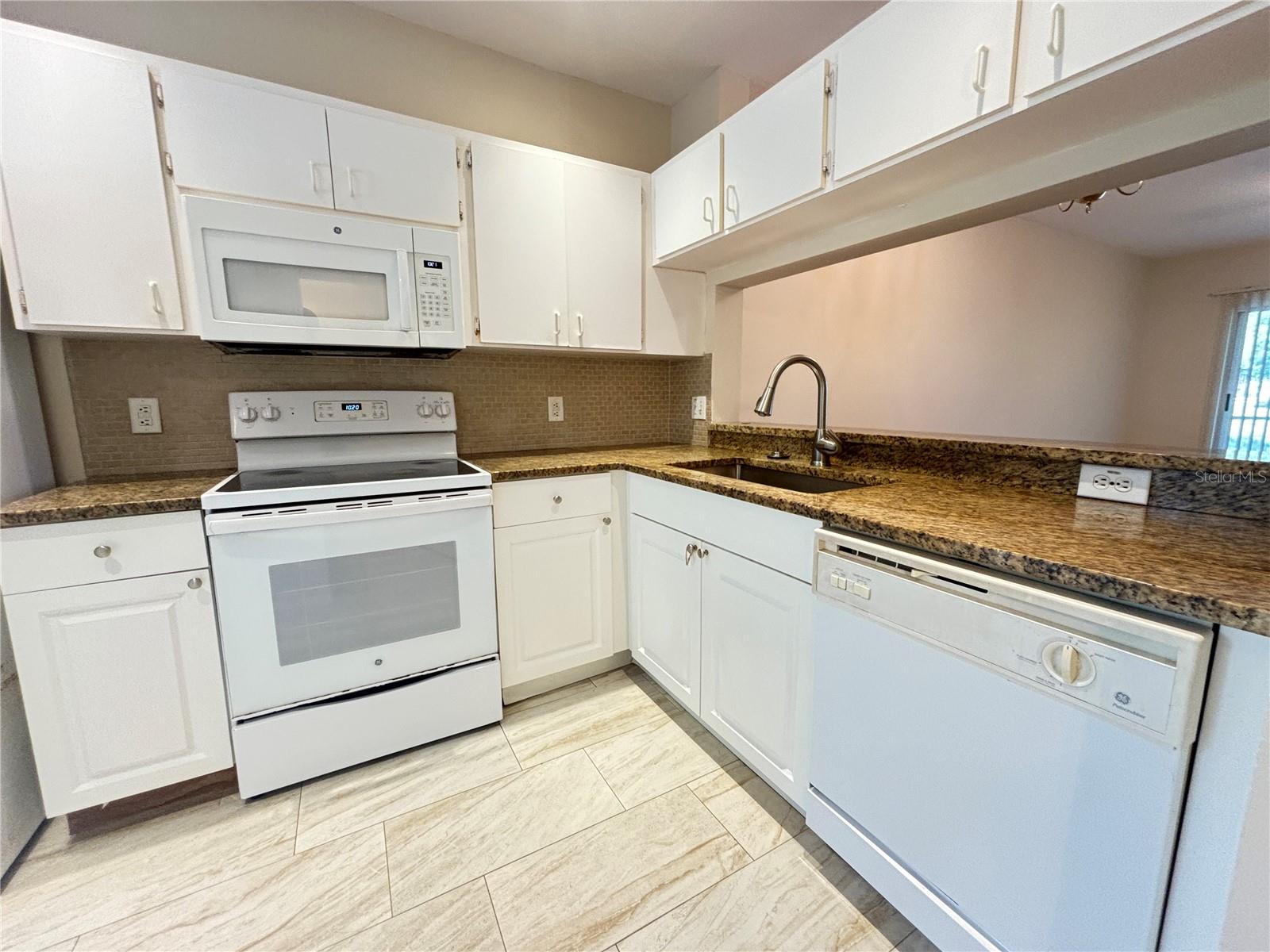 Image 2 of 16 For 8522 Hunters Key Circle