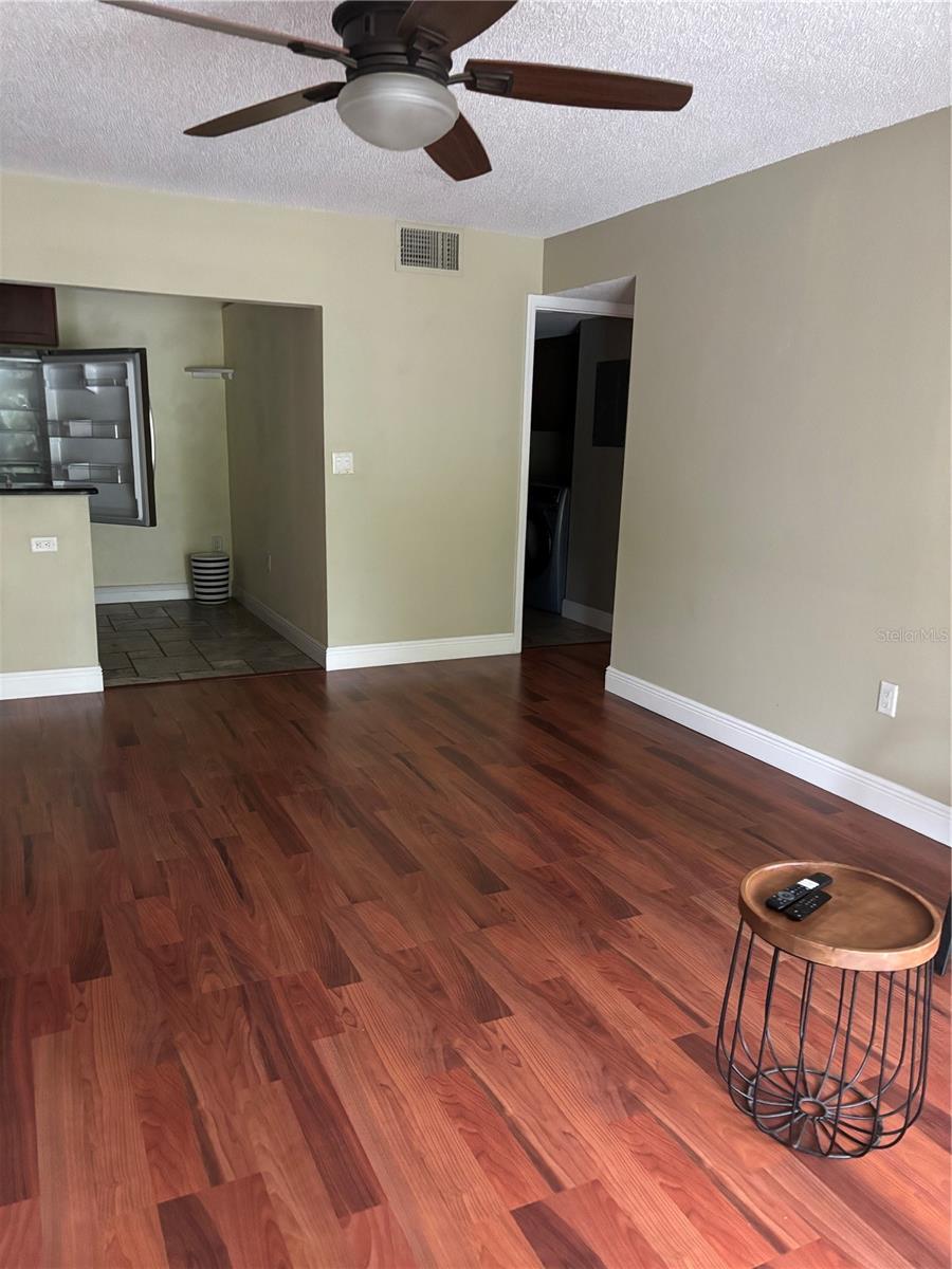 Image 23 of 26 For 1400 Pine Glen Ln  Bldg212 D-