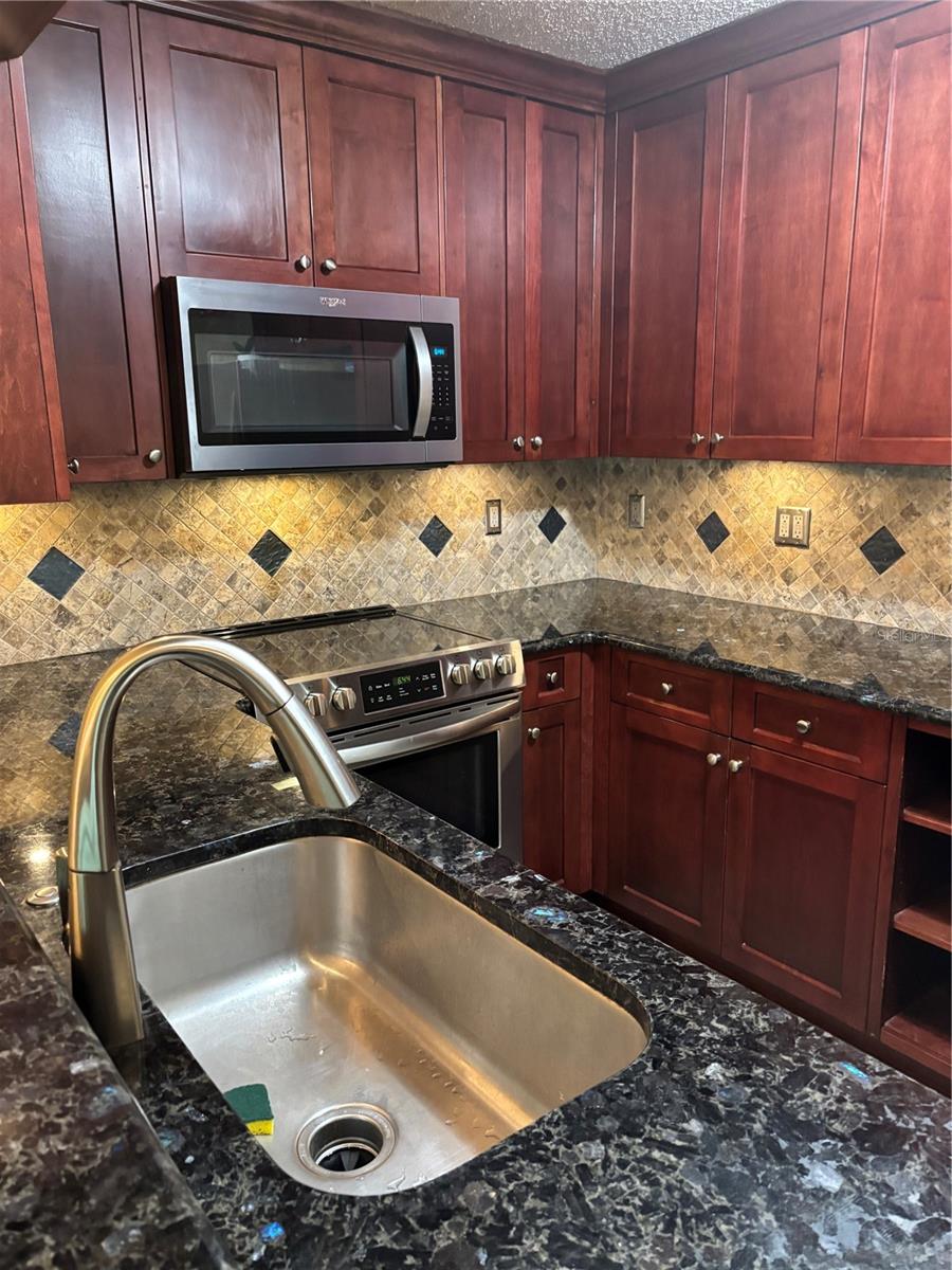 Image 4 of 26 For 1400 Pine Glen Ln  Bldg212 D-