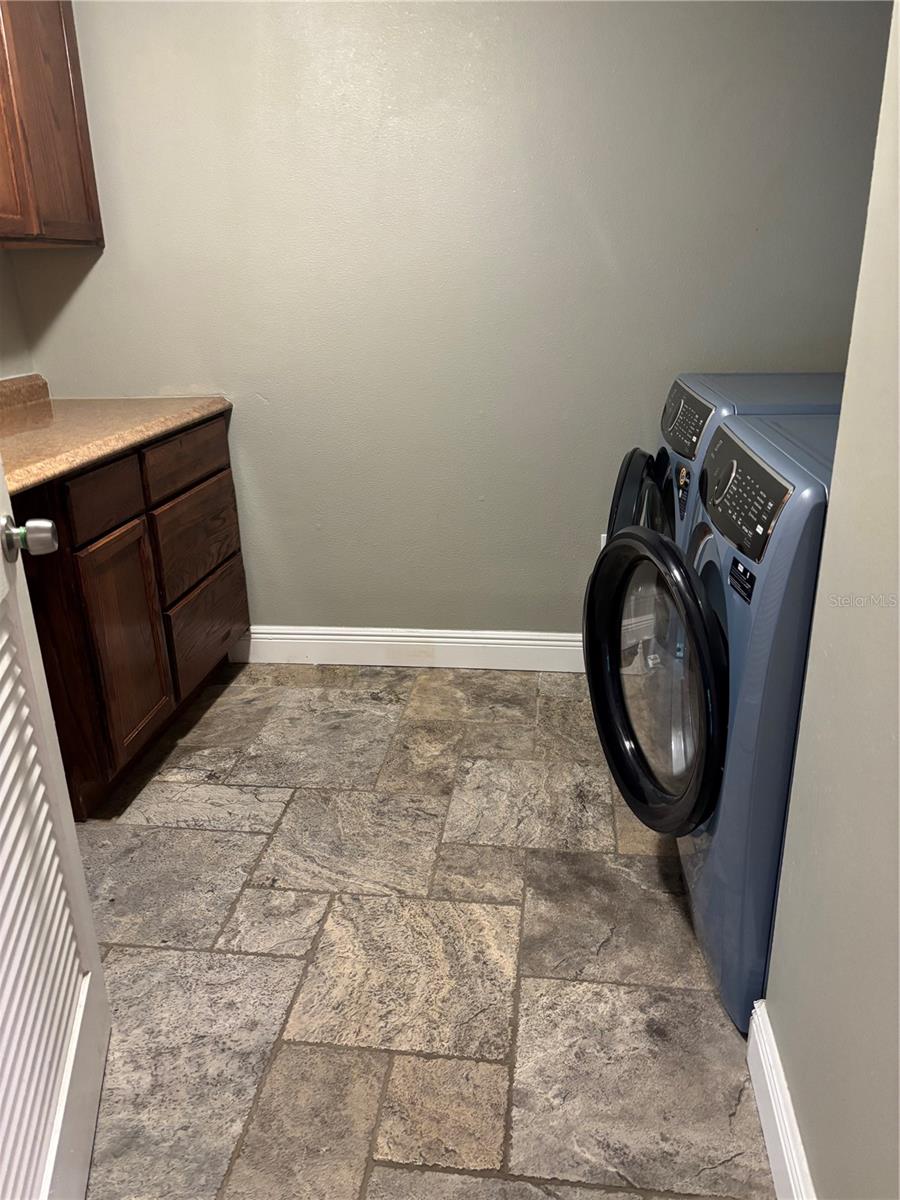 Image 8 of 26 For 1400 Pine Glen Ln  Bldg212 D-