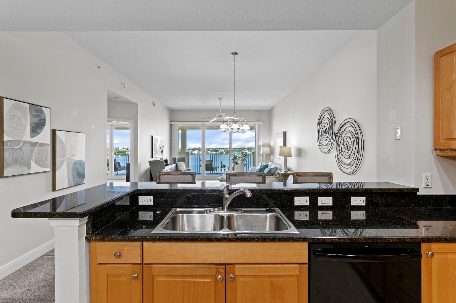 Image 11 of 84 For 17735 Gulf Boulevard 502