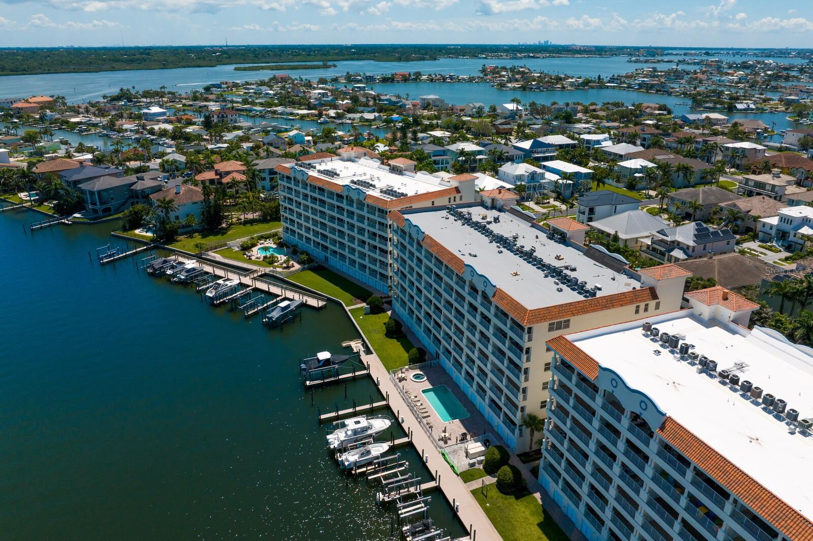 Image 15 of 84 For 17735 Gulf Boulevard 502