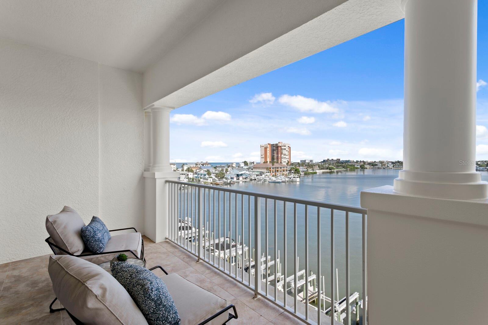 Image 37 of 84 For 17735 Gulf Boulevard 502