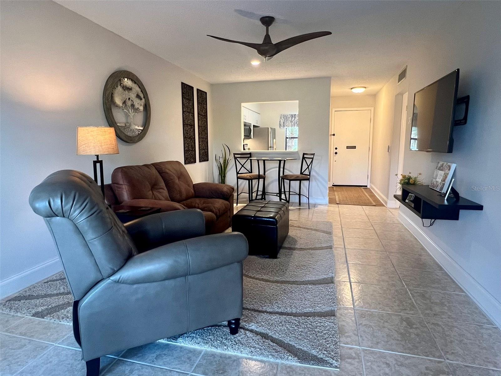 Listing photo id 3 for 1359 Mission Circle 48a