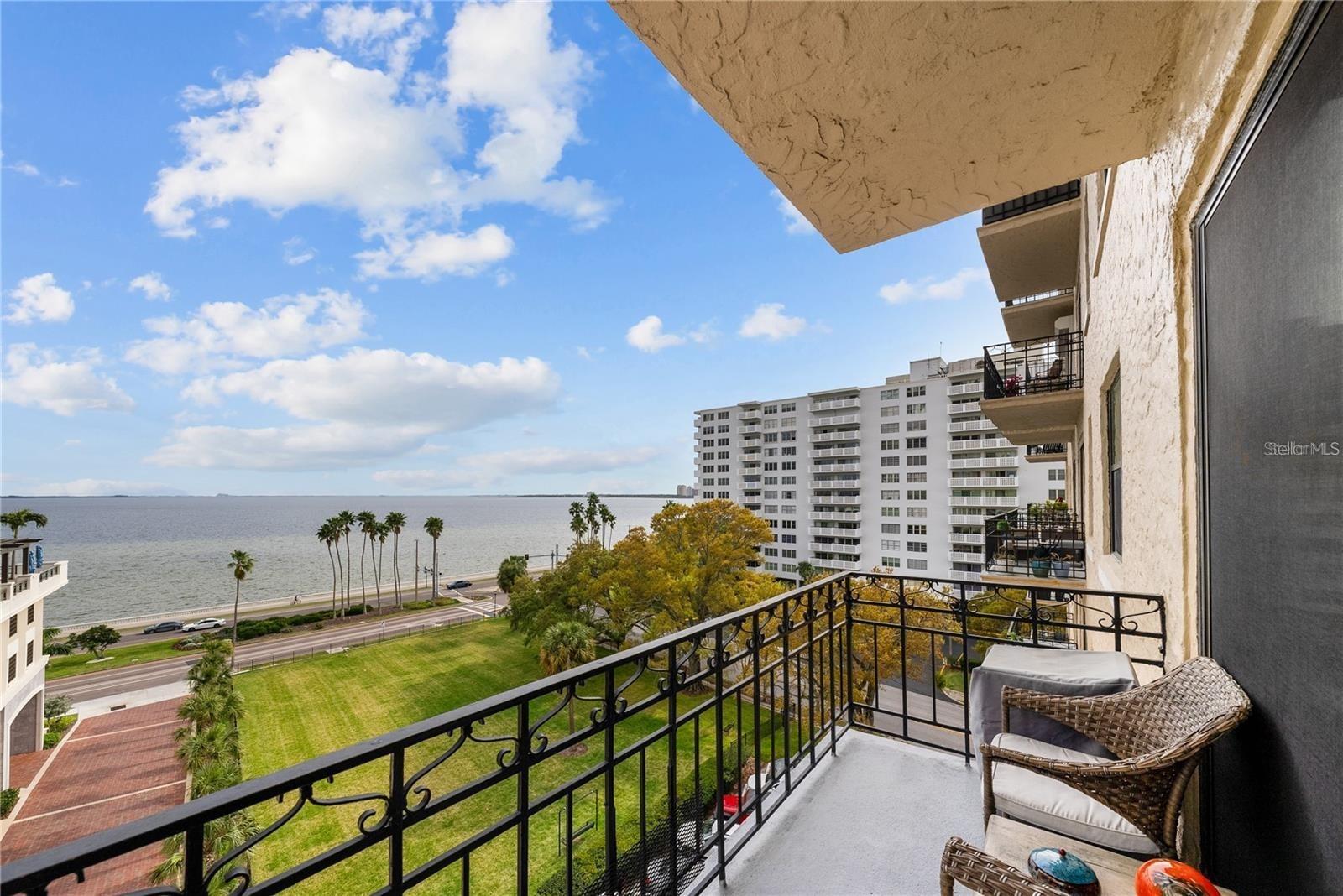 Image 4 of 13 For 2109 Bayshore Boulevard 303