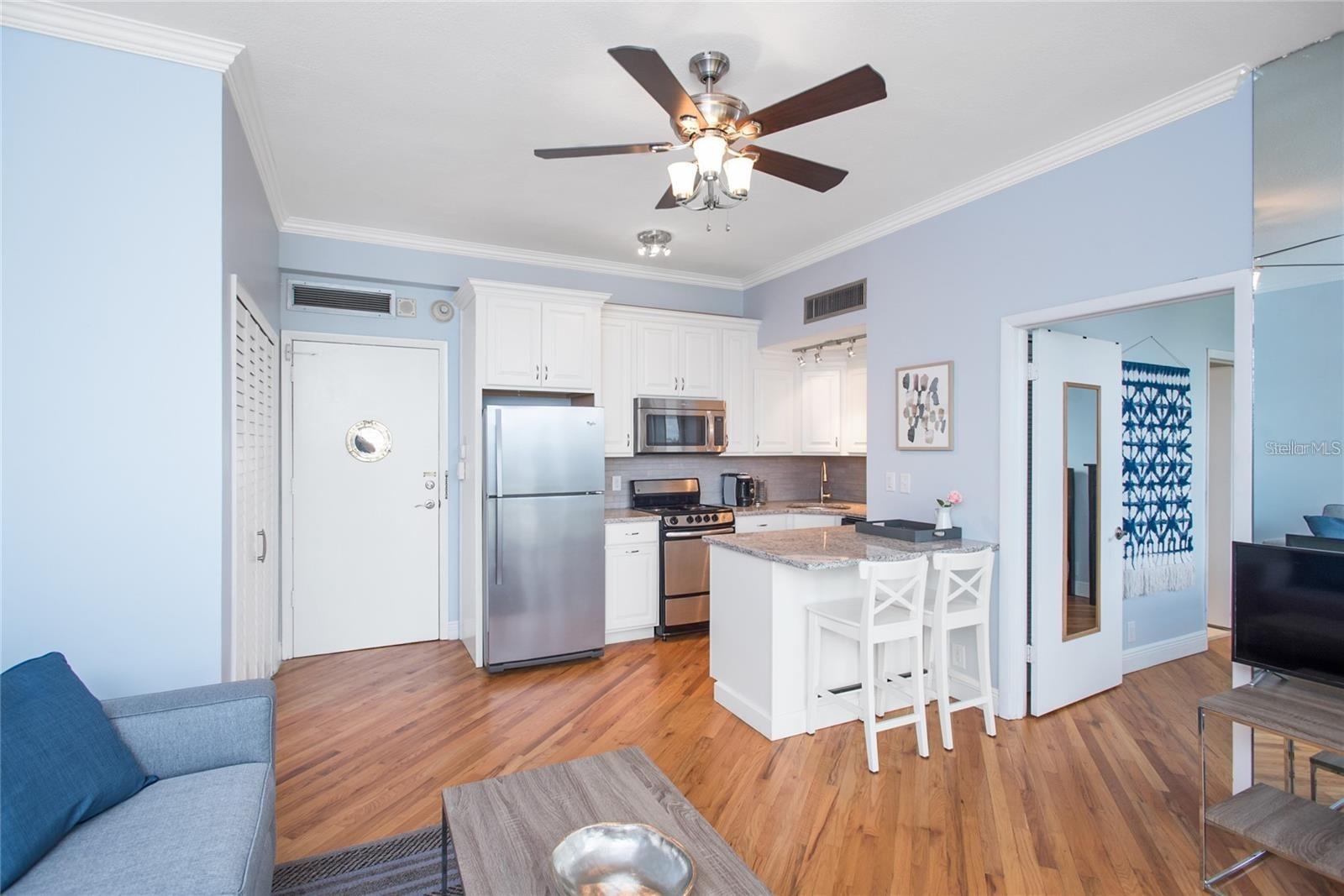 Image 6 of 13 For 2109 Bayshore Boulevard 303
