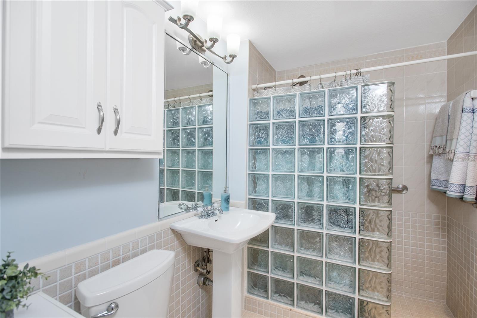Image 9 of 13 For 2109 Bayshore Boulevard 303