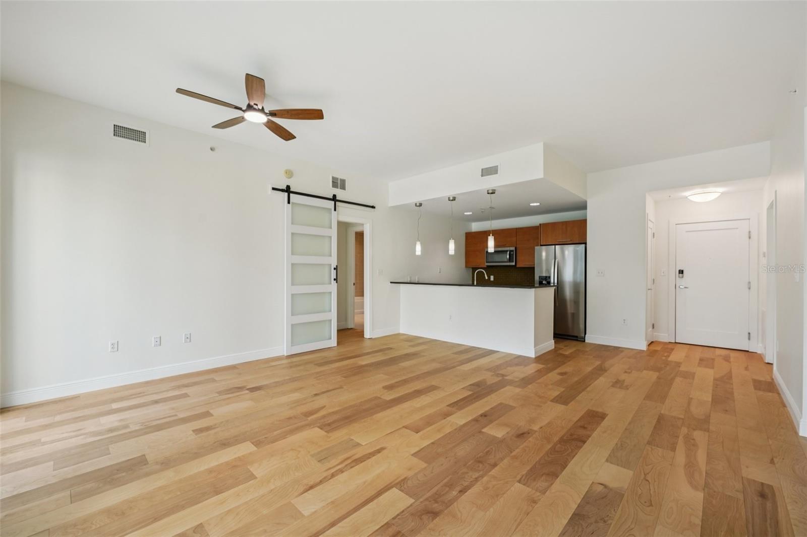 Image 10 of 73 For 400 4th Avenue S 309
