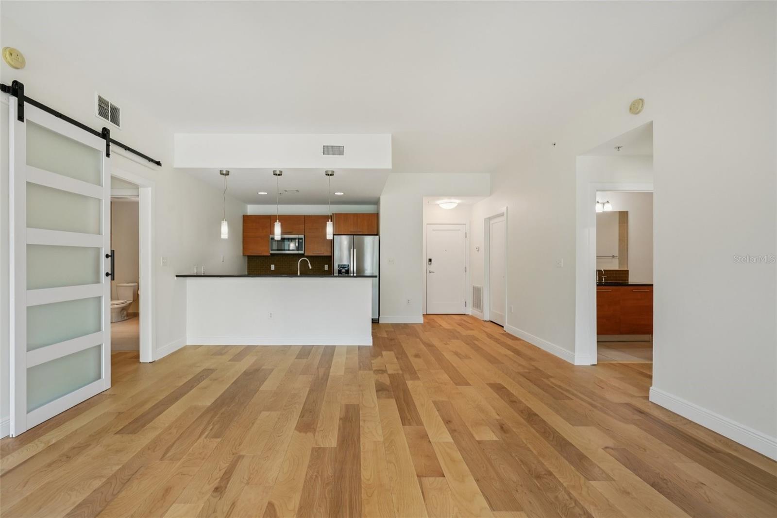 Image 11 of 73 For 400 4th Avenue S 309