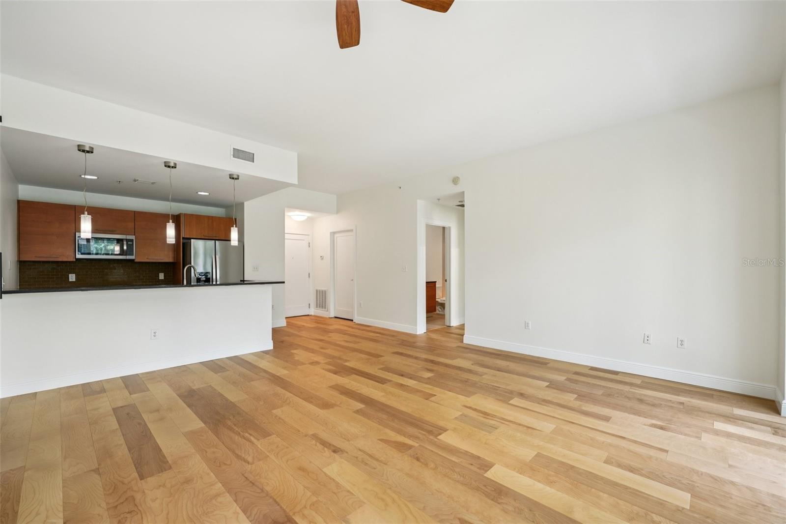 Image 12 of 73 For 400 4th Avenue S 309
