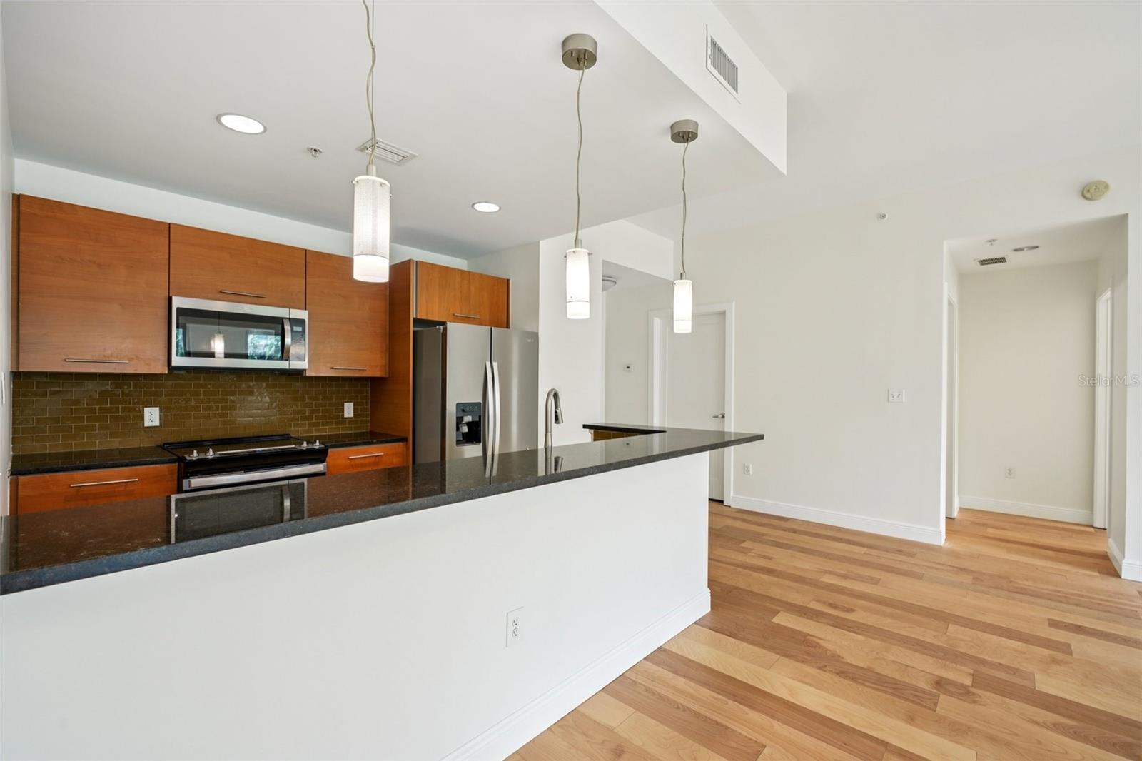 Image 14 of 73 For 400 4th Avenue S 309