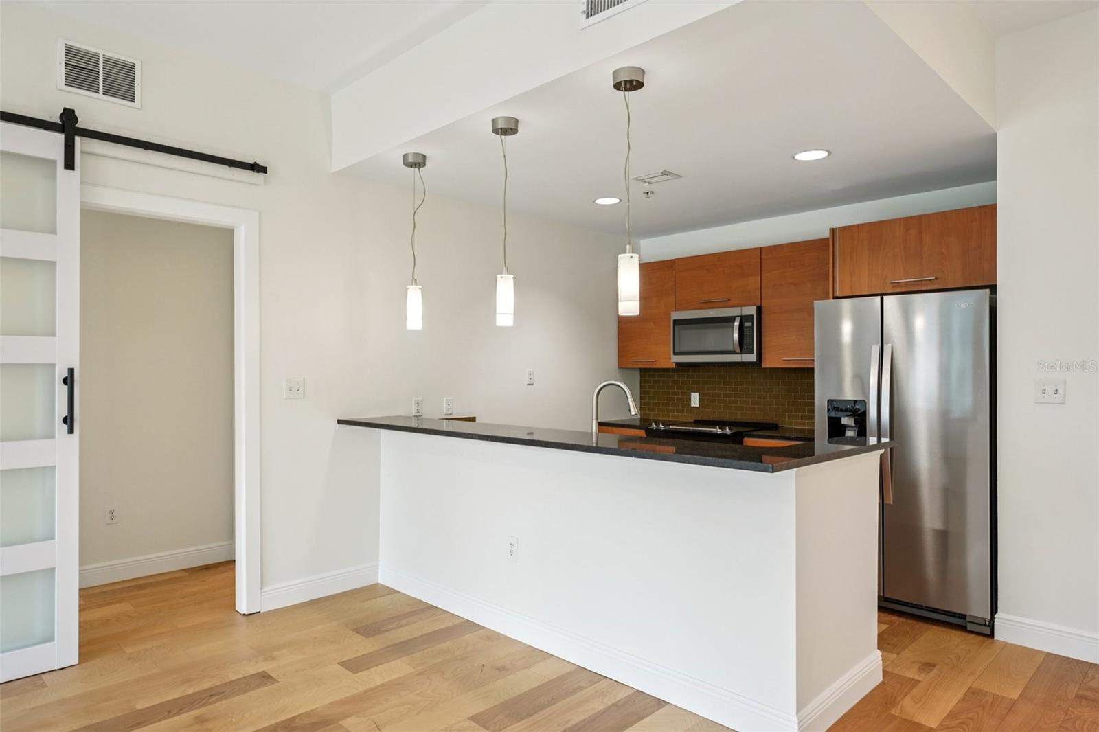 Image 16 of 73 For 400 4th Avenue S 309