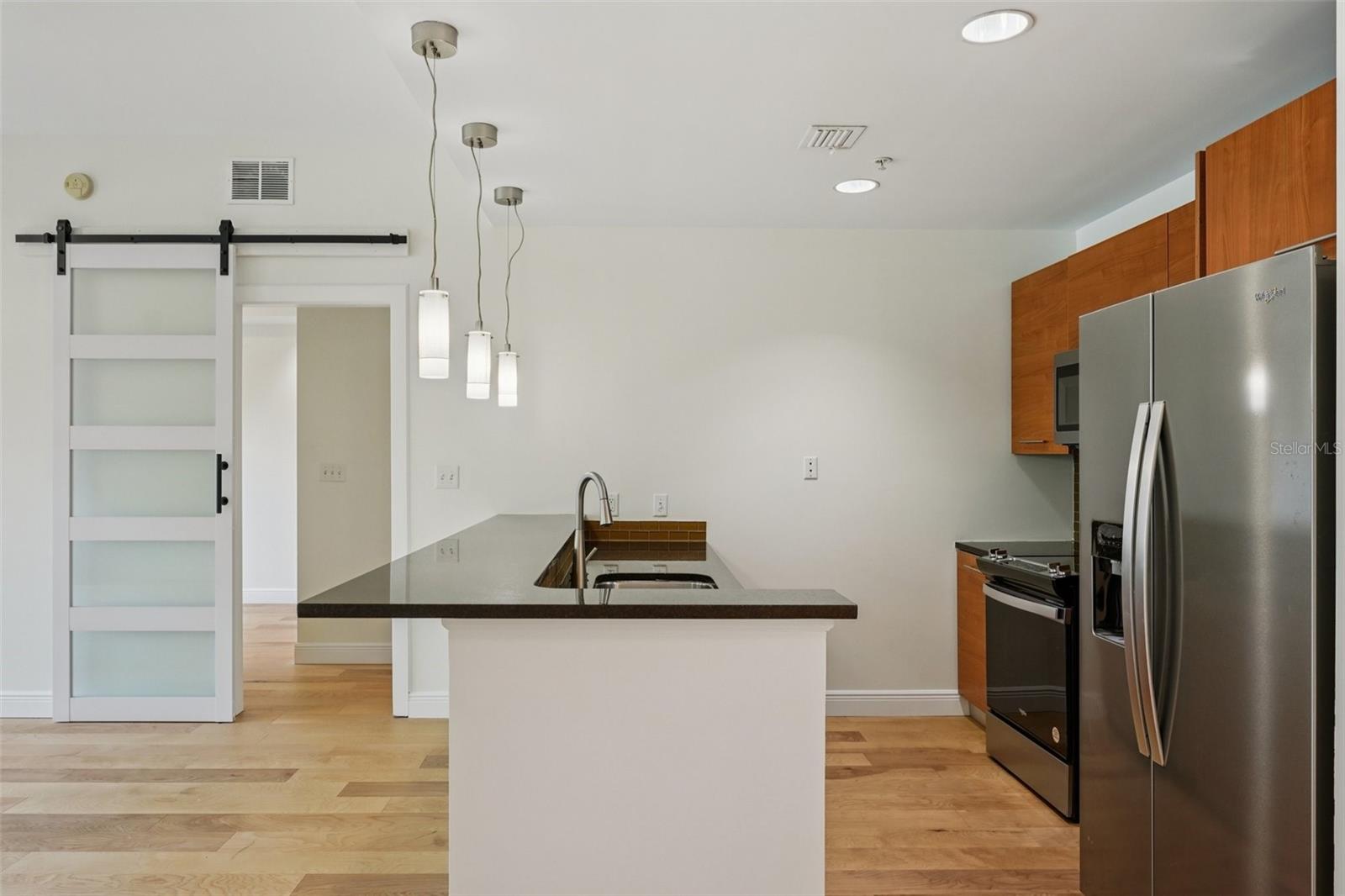 Image 17 of 73 For 400 4th Avenue S 309