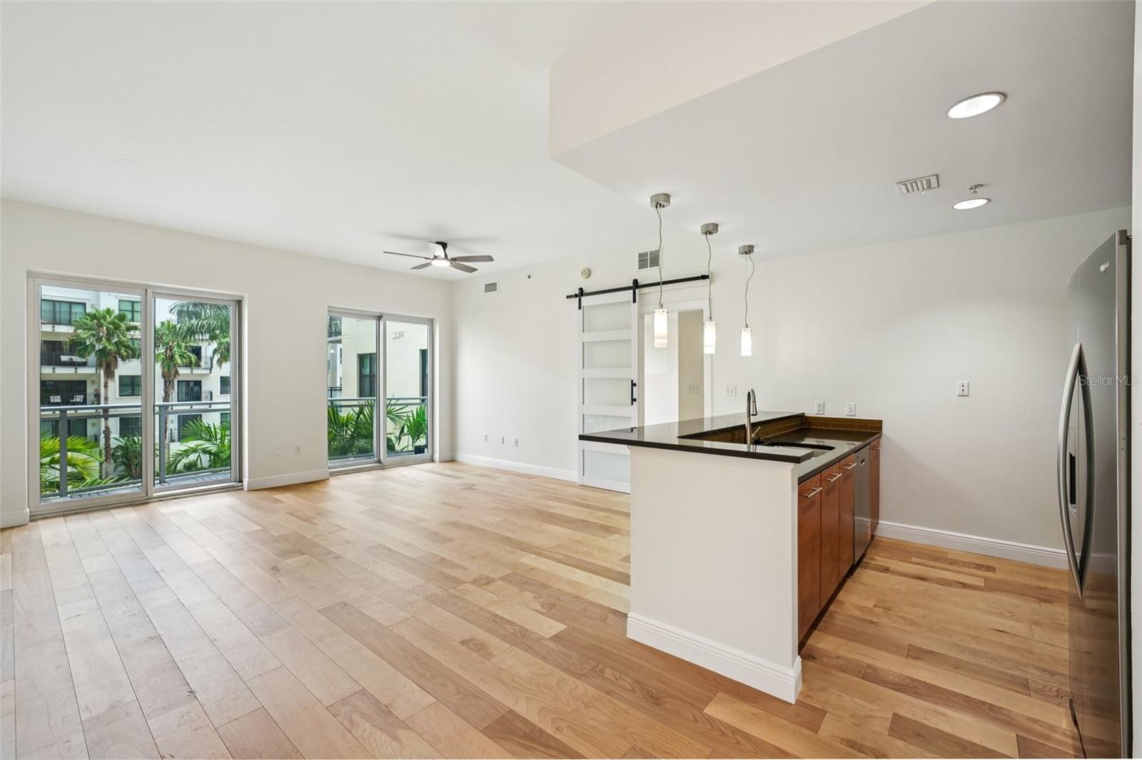 Image 18 of 73 For 400 4th Avenue S 309