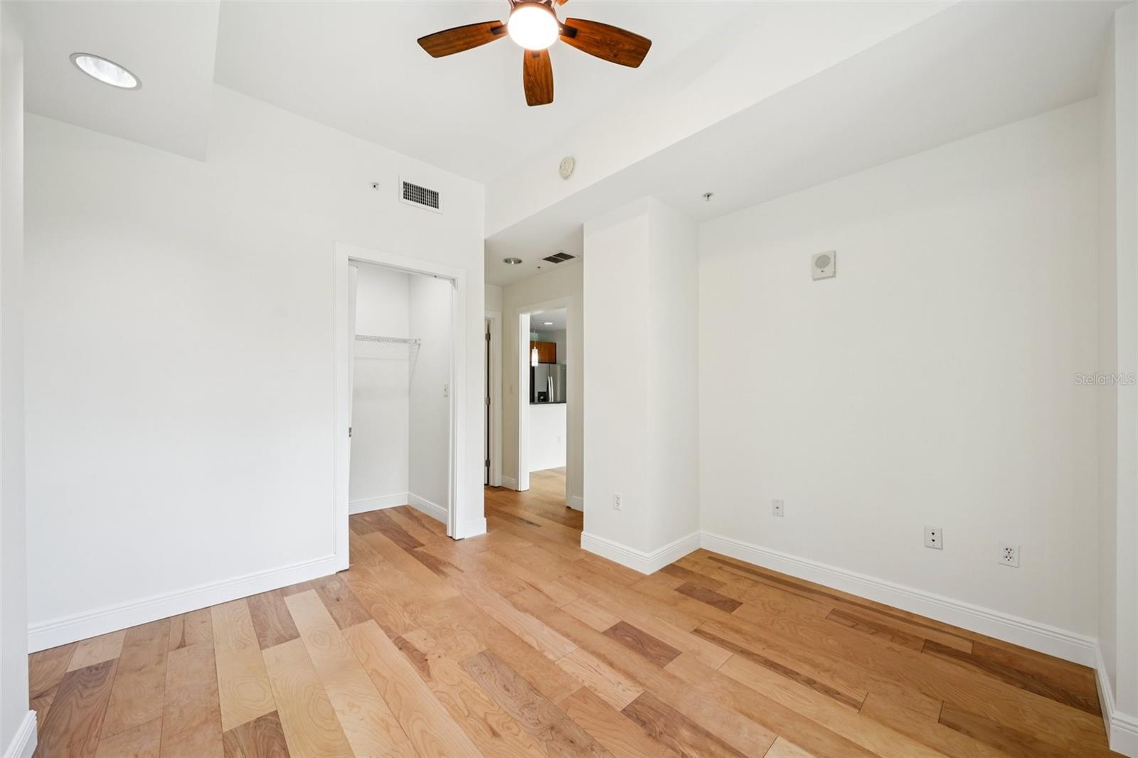 Image 32 of 73 For 400 4th Avenue S 309