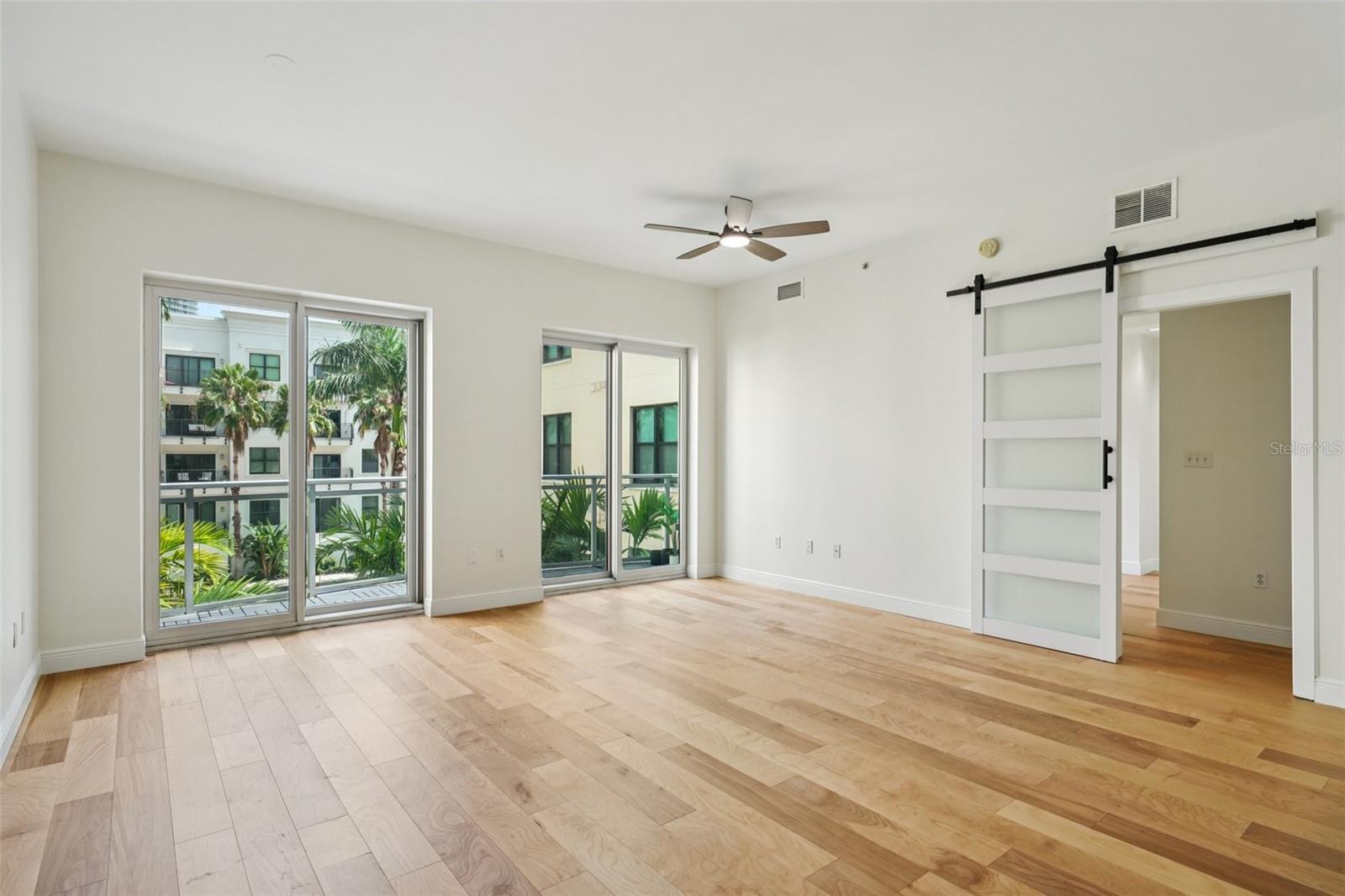 Image 9 of 73 For 400 4th Avenue S 309